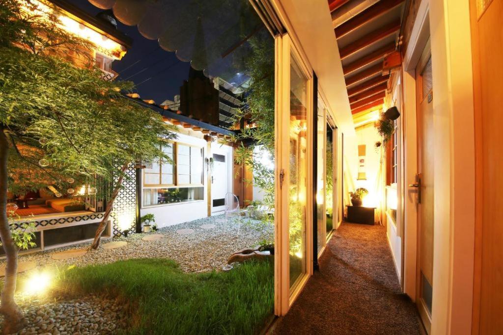 'Hanok Hanok' Boutique Stay Hotel Seoul - 2Min From Gyeongbokgung Palace Station Kültér fotó